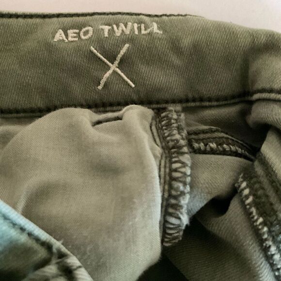 American Eagle Shorts Midi Super Stretch Twill Army Green Button Zip Closure 00 - Picture 5 of 8